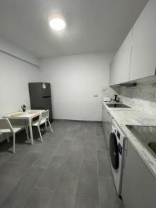 Kuchyň nebo kuchyňský kout v ubytování Tower Court rooms + 9 fotografií