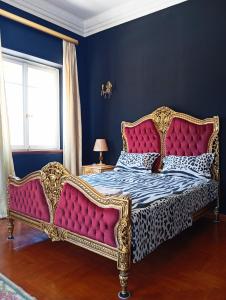 Postel nebo postele na pokoji v ubytování IRIS baroque apartment