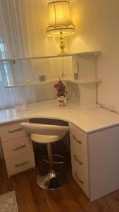 a bathroom with a sink and a lamp on a counter at 3-комнатная квартира в Бельцах in Bălţi