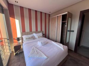 Katil atau katil-katil dalam bilik di Appartement No 4 vue sur mer au loin
