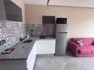 Kuchyň nebo kuchyňský kout v ubytování Appartement No 6 vue sur mer au loin