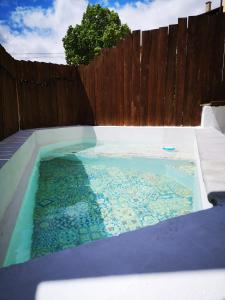 Bazén v ubytování Casas del Alto Tajo - La Casa Roja nebo v jeho okolí