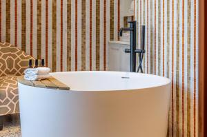 a bath tub in a bathroom with a sink at Villa Haute Guais, maison et table d'hôtes vue mer in Dinard
