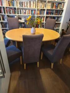 Χώρος καθιστικού στο Silverknowes Silver room sleeps 4 with private shower