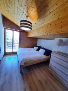 Voodi või voodid majutusasutuse LE TORRENT, duplex au centre, calme avec deux chambres à coucher et terrasse vue montagne pour 4 personnes toas