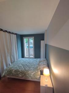 En eller flere senge i et værelse på Studio Bailly