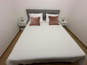Postel nebo postele na pokoji v ubytování Apartments Marijan & Marija