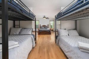 Fotografie z fotogalerie ubytování Eagle Point! Discover serenity in our secluded oasis! Hagar Shores parkBeach area v destinaci Coloma