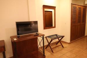 TV a/nebo společenská místnost v ubytování HOTEL COLLI
