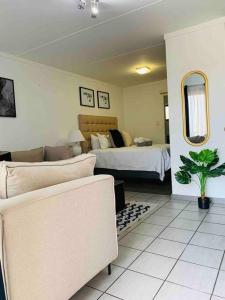 Voodi või voodid majutusasutuse Stunning 1-bedroom self check-in condo with pool toas