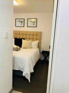 Voodi või voodid majutusasutuse Stunning 1-bedroom self check-in condo with pool toas +10 fotot