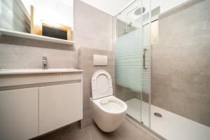 Ένα μπάνιο στο Apartments by the sea Barbat, Rab - 14512 +44 φωτογραφίες