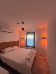 Postel nebo postele na pokoji v ubytování Kılavuz otel