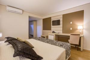 Cama ou camas em um quarto em Viale Tower Hotel