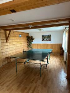 Lauatennis majutusasutuses Plai või selle läheduses