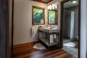 ห้องน้ำของ Beqa Lagoon Resort