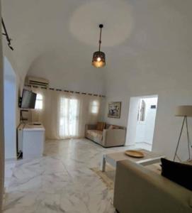 a large living room with a couch and a table at Walid cozy in Draria