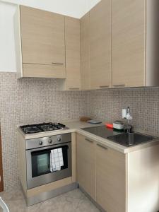 Una cocina o kitchenette en Il Rifugio nel Vicolo 12 fotos más