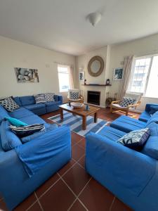 Ruang duduk di Sunny House in Stunning Arniston