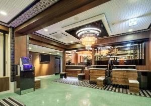 a large room with a barbershop with a barber at APA Hotel Miyazaki Nobeoka Ekimae in Nobeoka +78 photos