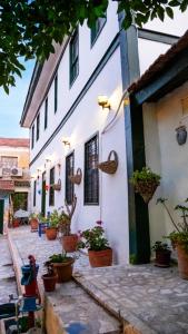 Φωτογραφία από το άλμπουμ του Garden Palace Boutique Hotel στο Κουσάντασι