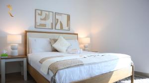 Postelja oz. postelje v sobi nastanitve Cozy 1BR Apartment Yas Island + 37 fotografij