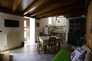 a kitchen with a table and chairs in a room at Amuri di casa in Calascibetta