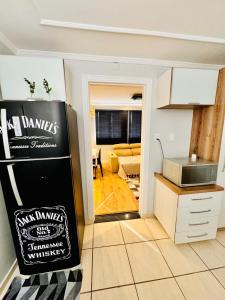 a kitchen with a sign in the middle of a room at Apto 3 quartos, garagem, ar condicionado in Londrina +23 photos