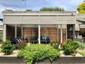 Gallery image of Fully Equipped Beachhouse in Ocean Grove +9 photos