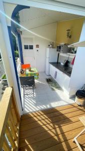Dapur atau dapur kecil di Studio bord de mer Home Dominik