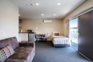 Kuchyň nebo kuchyňský kout v ubytování Ellerslie Palms Motel