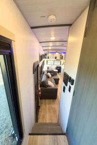 een blik op een woonkamer vanuit een camper bij Clemson RV Park at the Grove in Pendleton