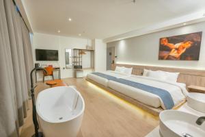 TV a/nebo společenská místnost v ubytování Theatre Hotel