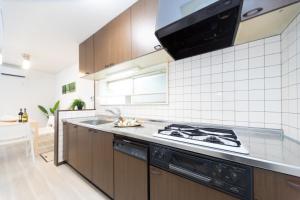 Kuchyň nebo kuchyňský kout v ubytování Miraie Kuwana simofukayabe + 17 fotografií