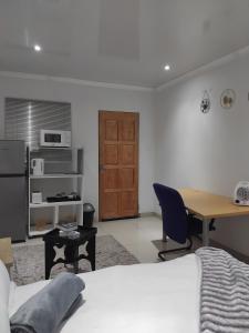 Kuchyň nebo kuchyňský kout v ubytování Klerksdorp Flamwood Central Apt