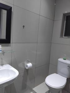Koupelna v ubytování Klerksdorp Flamwood Central Apt