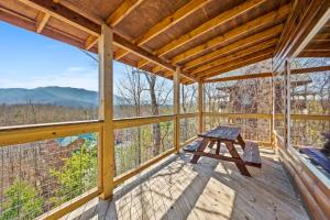 Nespecifikovaný výhled na hory nebo výhled na hory při pohledu z prázdninového domu