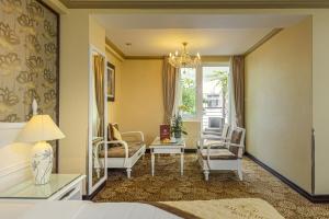 Χώρος καθιστικού στο Chalcedony Grand Hotel