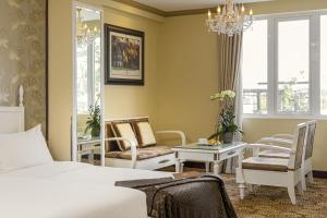 Χώρος καθιστικού στο Chalcedony Grand Hotel