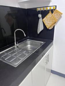 Kuchyň nebo kuchyňský kout v ubytování D Chambers Townhouse in Deca-Clark Residences