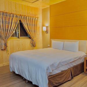 Letto o letti in una camera di Dragon Manor Resort