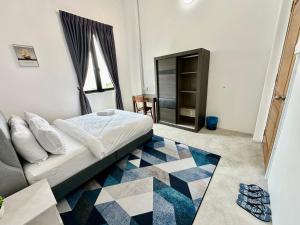 Postel nebo postele na pokoji v ubytování Ferringhi Inn 51