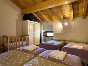 a room with three beds and a crib at Palacio de Aralar Terracita in Oskotz