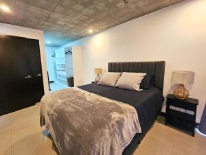 Ένα ή περισσότερα κρεβάτια σε δωμάτιο στο Urban oasis, nature and comfort in the city