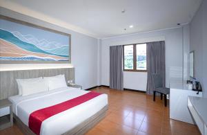 Uma cama ou camas num quarto em Front One HK Resort Simpang Lima