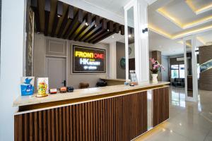 Um certificado, prémio, placa ou documento mostrado em Front One HK Resort Simpang Lima