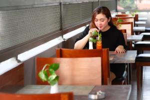 Os clientes hospedados em Front One HK Resort Simpang Lima