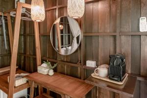 Příslušenství pro přípravu čaje a kávy v ubytování Voasis Valley Krabi - Natural Resort - Adults Only