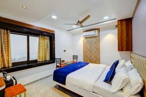 Postel nebo postele na pokoji v ubytování The leaf resort Mahabaleshwar