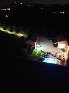 The swimming pool at or close to La Valle dei Vigher